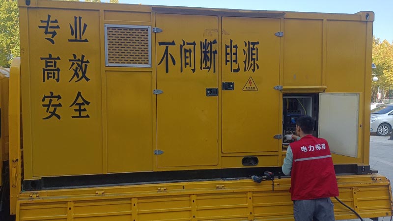 古塔柴油发电机组和UPS电源配合使用时，如何避免切换过程中的电力中断？